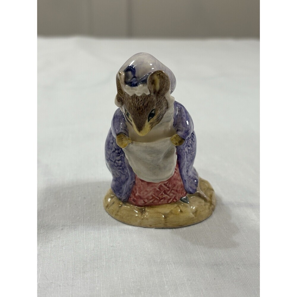 Royal Albert Beatrix Potter Lady Mouse Made A Curtsy Figurine 1990 Original Box